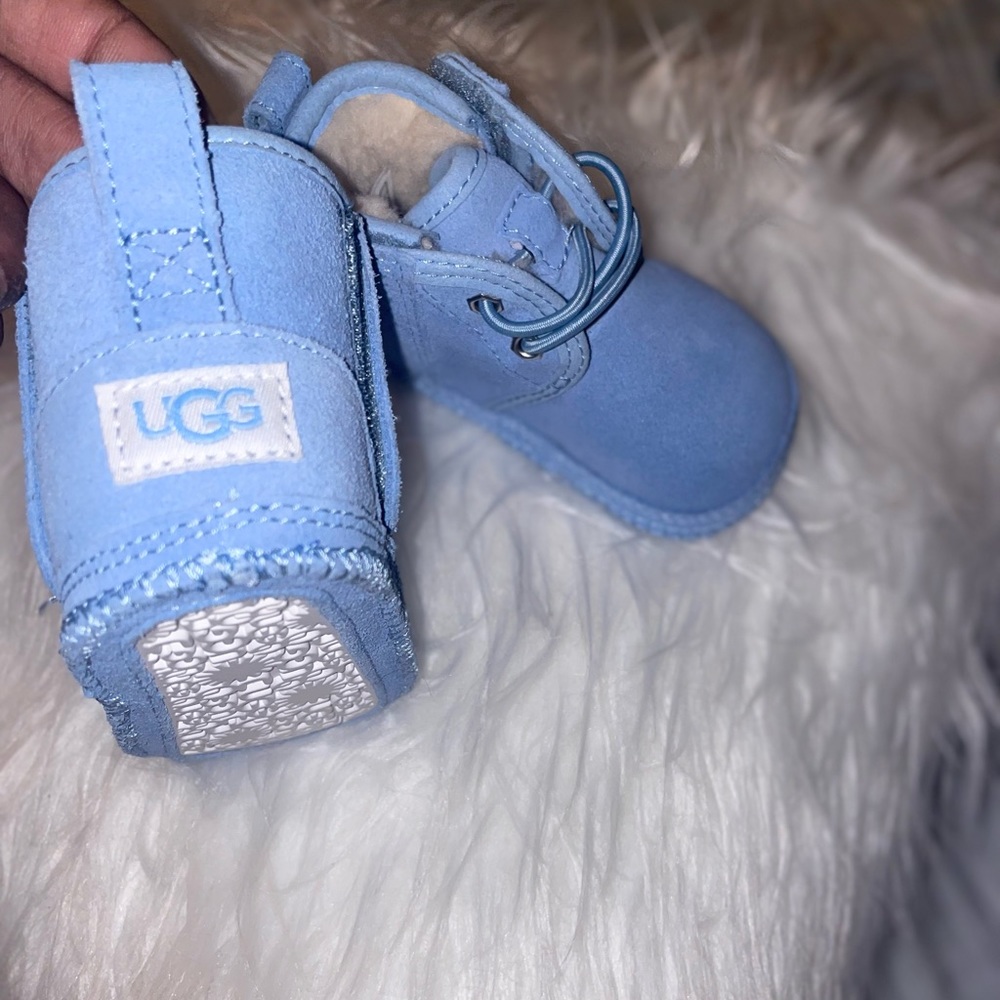 Baby blue unisex size 4 crib sized Uggs boots NWT